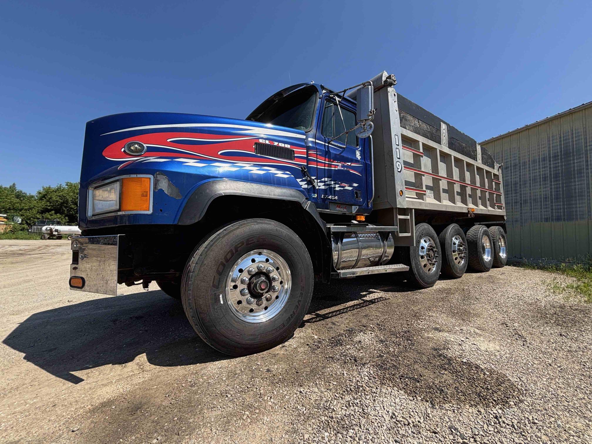 1997 MACK CL713 - Image 2